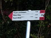 11 Partenza dalla Chiesa di Catremerio (988 m) sul sent. 595 con deviaione immediata a dx per il Crosnello